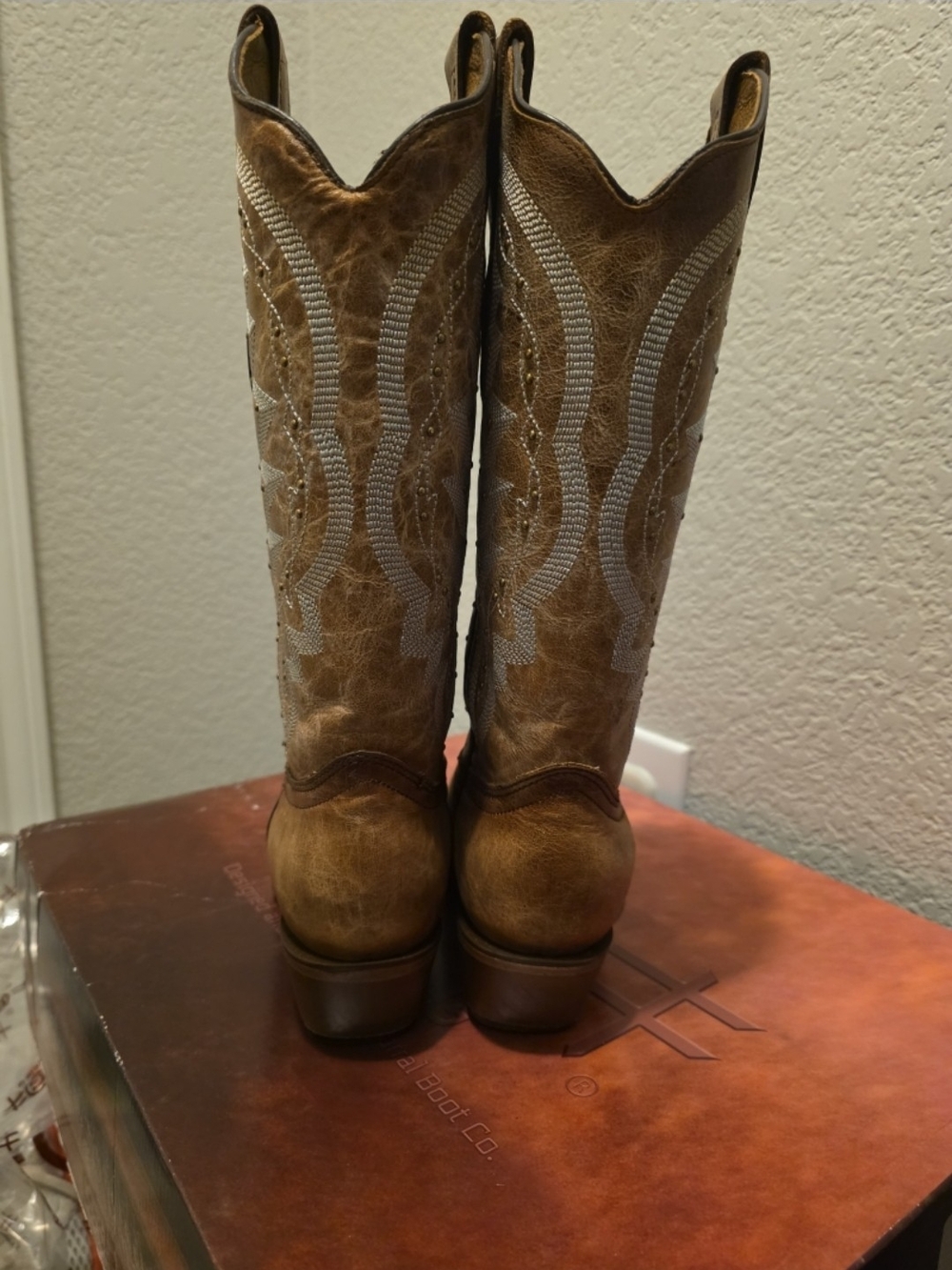 Circle G Women's 13 in. Embroidery/Studs Cowhide Western Boots - Picture 8 of 11